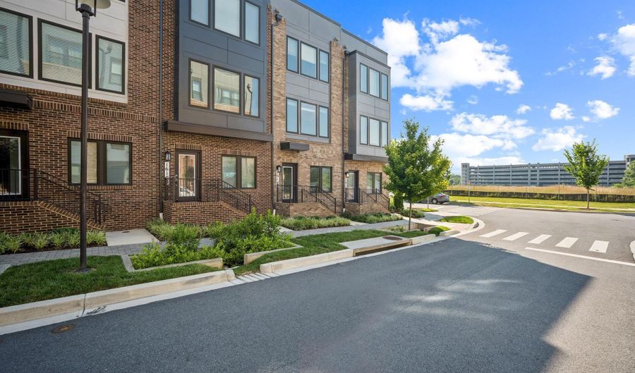 16103 CONNORS Way, Rockville, MD 20855 - 3 Beds, 4 Bath