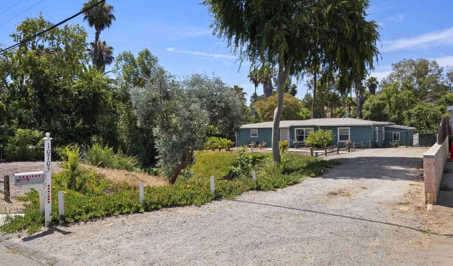 10705 Louisa Dr, La Mesa, CA 91941 - 3 Beds, 1 Bath