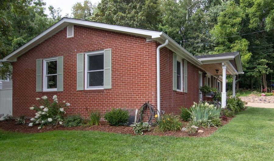 344 Gibson St, Abingdon, VA 24210 - 3 Beds, 2 Bath