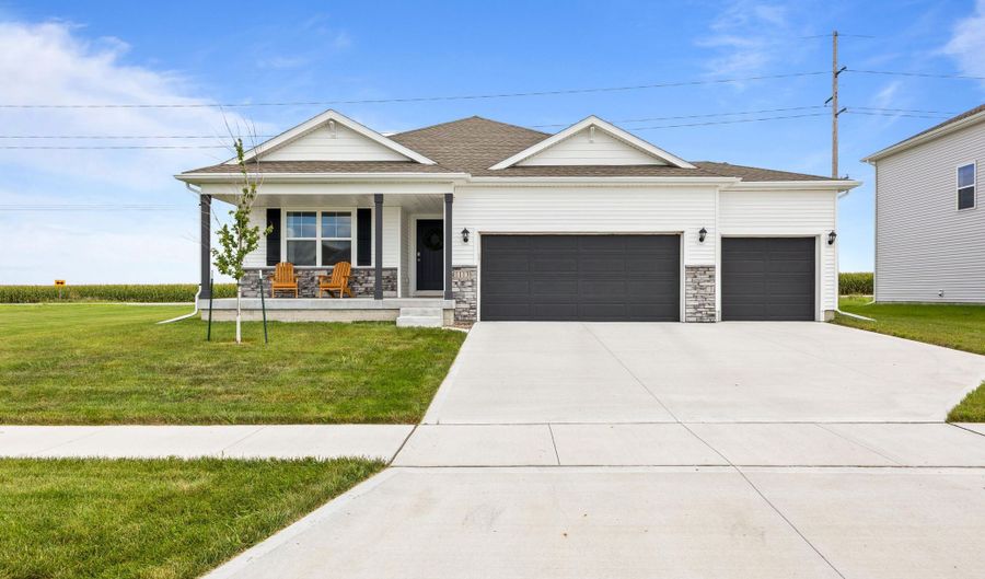 1113 NE Crossing Oaks Dr, Ankeny, IA 50021 - 3 Beds, 2 Bath