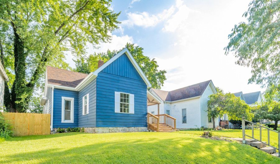 814 W 5th St, Anderson, IN 46016 - 2 Beds, 1 Bath