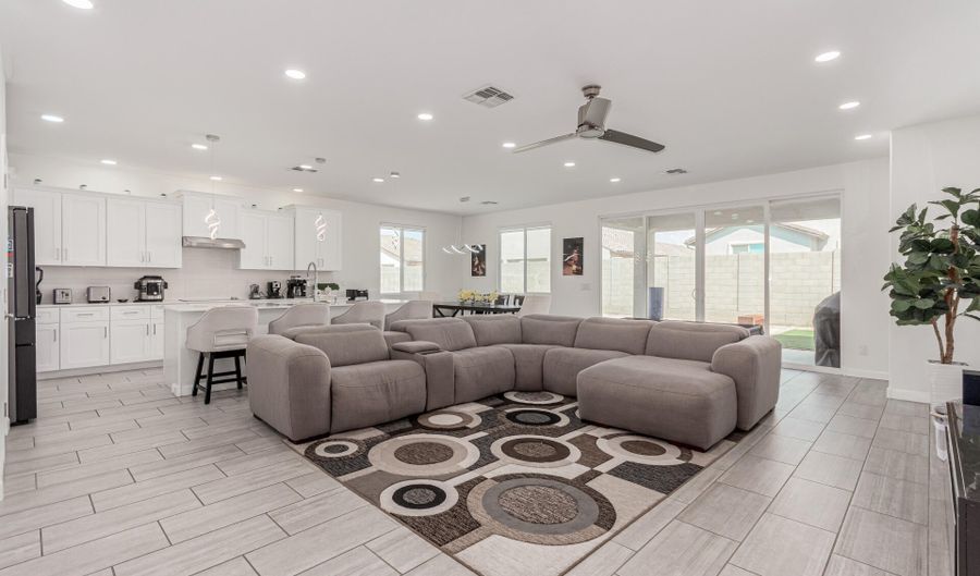 1194 E MEADOWRIDGE Dr, Casa Grande, AZ 85122 - 4 Beds, 3 Bath