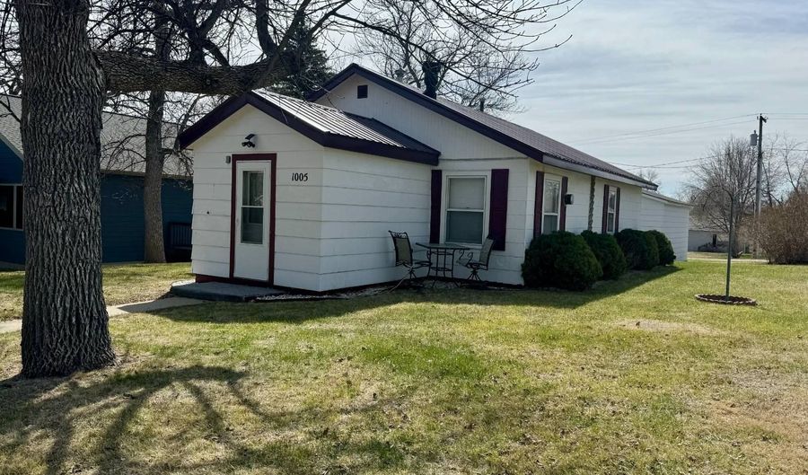 1005 6th St, Britton, SD 57430 - 2 Beds, 1 Bath
