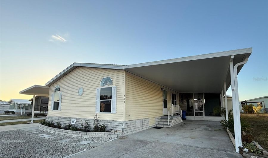 209 N SAINT THOMAS Cir, Apollo Beach, FL 33572 - 2 Beds, 2 Bath