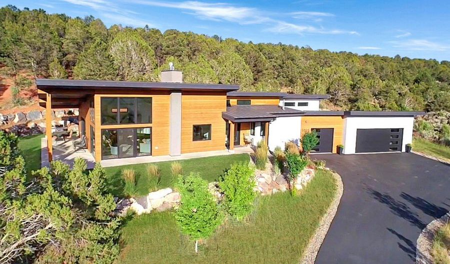 1015 Hidden Valley Dr, Glenwood Springs, CO 81601 - 3 Beds, 3 Bath