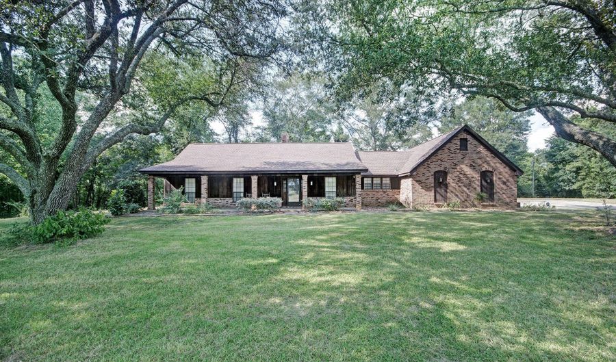 1229 Holly Bush Rd, Brandon, MS 39047 - 3 Beds, 2 Bath