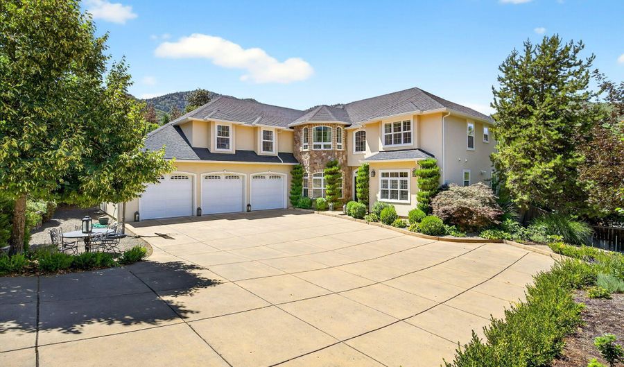 161 Sunnyview Dr, Ashland, OR 97520 - 4 Beds, 5 Bath