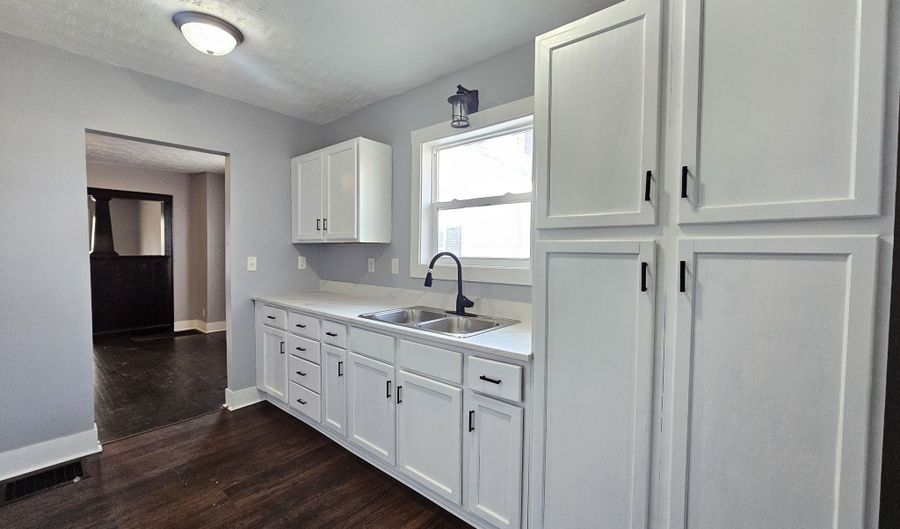 1728 Noble St, Anderson, IN 46016 - 3 Beds, 1 Bath