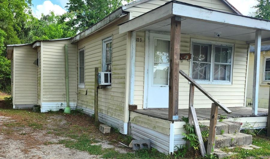 303 Garris St, Ayden, NC 28513 - 2 Beds, 1 Bath