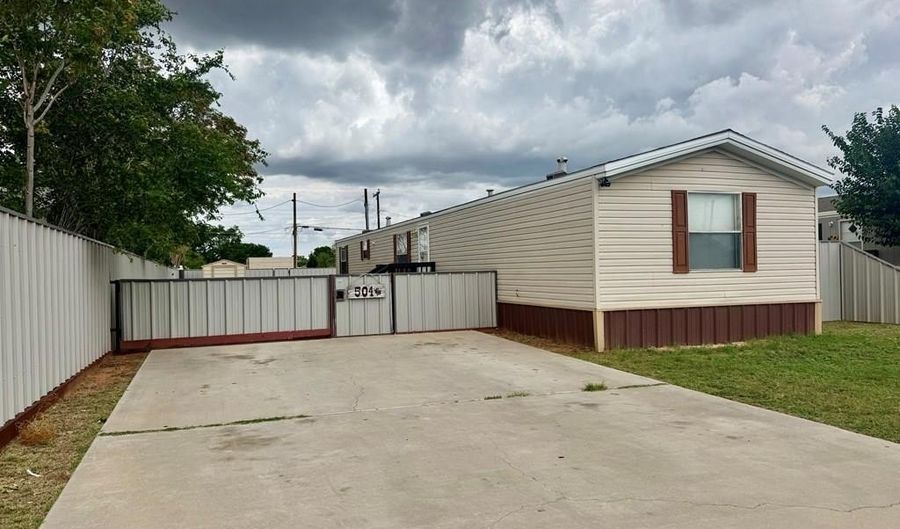 504 NE 1st St, Andrews, TX 79714 - 3 Beds, 2 Bath