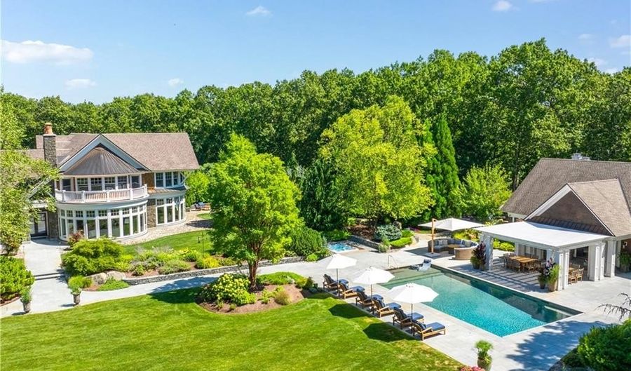 42 Thornton Way, North Kingstown, RI 02852 - 4 Beds, 5 Bath