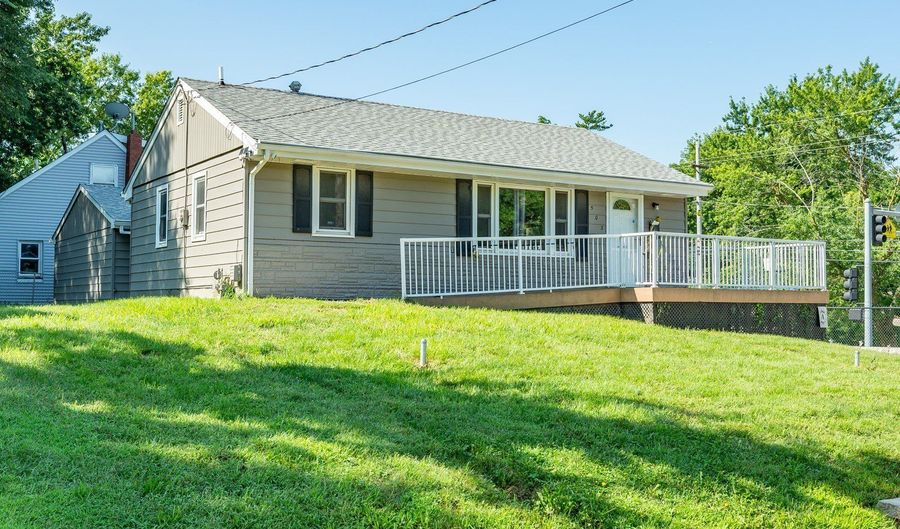 503 E Virginia Ave, Des Moines, IA 50315 - 3 Beds, 2 Bath