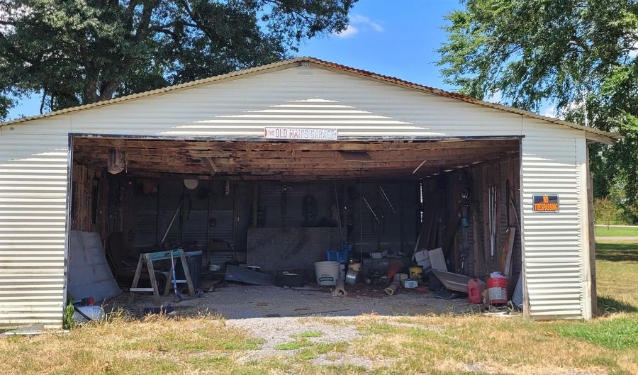 910 S Ninth St, Augusta, AR 72006 - 2 Beds, 1 Bath
