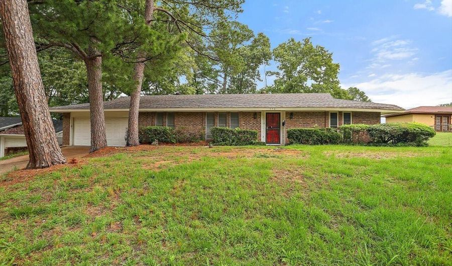 356 Lake Of Pines Dr, Jackson, MS 39206 - 5 Beds, 2 Bath