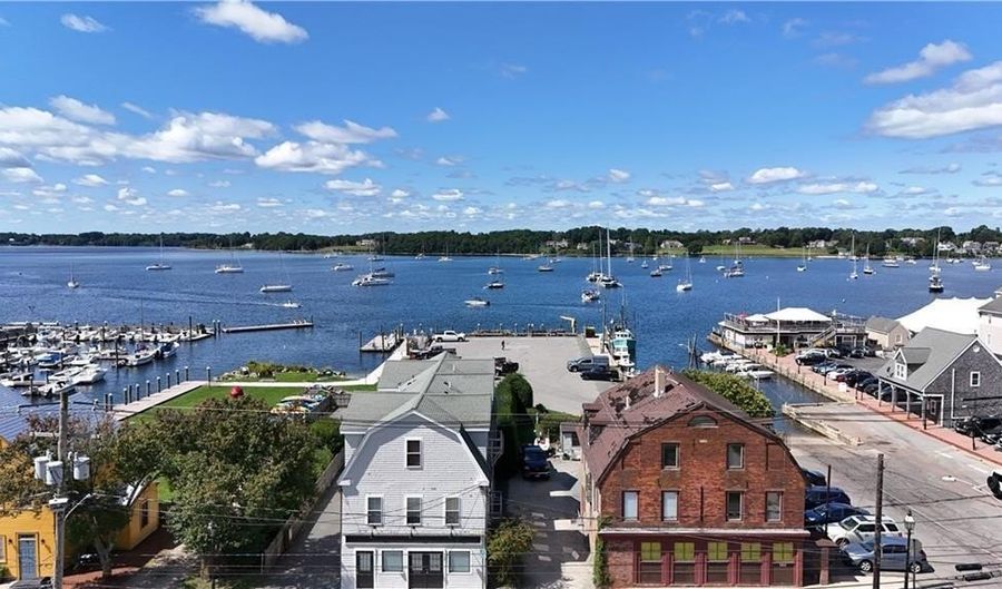 18 State St 6 (2nd Floor East), Bristol, RI 02809 - 2 Beds, 1 Bath