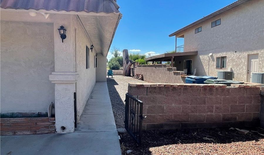 2677 Country Club Dr, Bullhead City, AZ 86442 - 4 Beds, 2 Bath