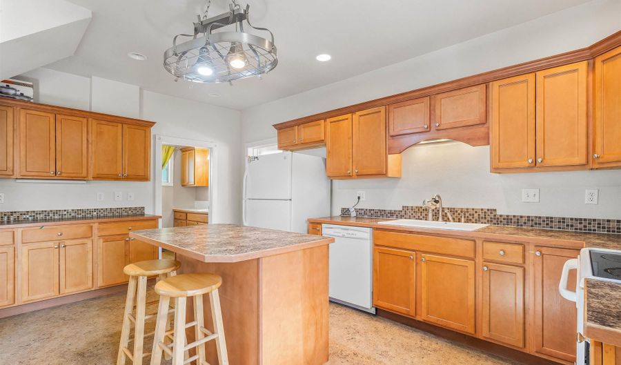 815 2nd St, Asotin, WA 99402 - 4 Beds, 2 Bath