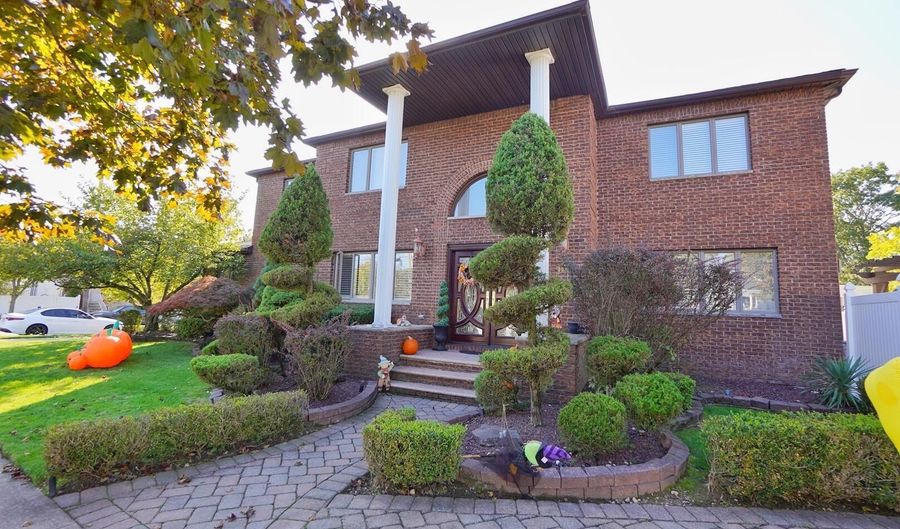 10 Clearmont Ave, Staten Island, NY 10309 - 5 Beds, 4 Bath