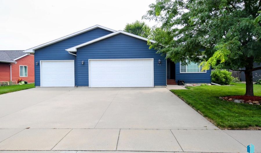 712 S 7th Ave, Brandon, SD 57005 - 3 Beds, 2 Bath
