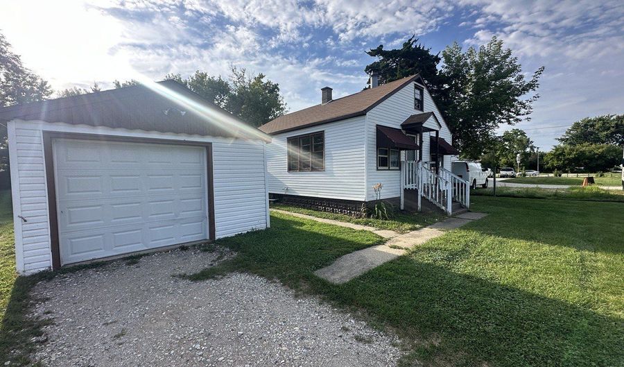 42228 N SECOND St, Antioch, IL 60002 - 2 Beds, 1 Bath
