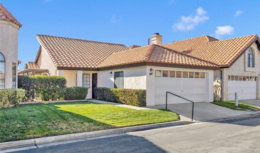 19265 Pine Way, Apple Valley, CA 92308 - 2 Beds, 2 Bath