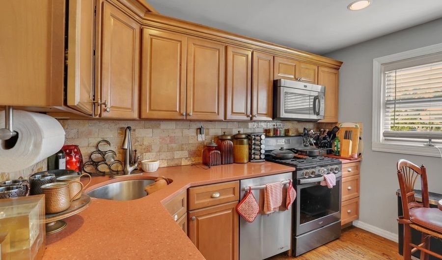 197 Dupont Pl, Bridgeport, CT 06610 - 4 Beds, 2 Bath