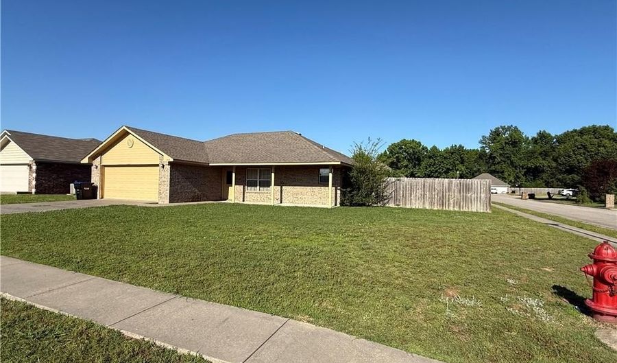 1302 Riley Cir, Alma, AR 72921 - 3 Beds, 2 Bath