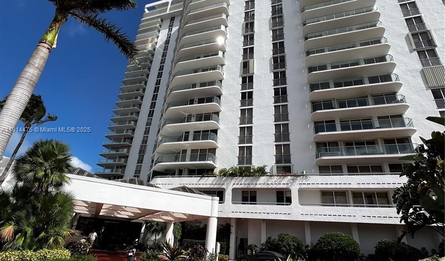 19707 Turnberry Way 4L, Aventura, FL 33180 - 3 Beds, 2 Bath