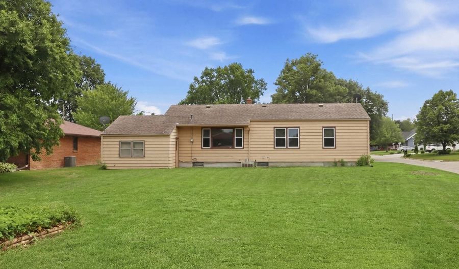738 W Park St, Albion, NE 68620 - 3 Beds, 2 Bath