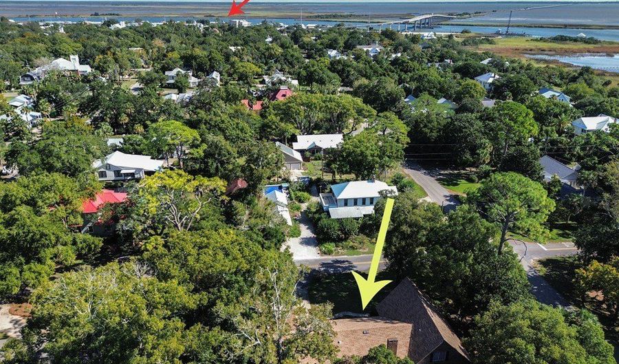 22 12th St, Apalachicola, FL 32320 - 4 Beds, 3 Bath