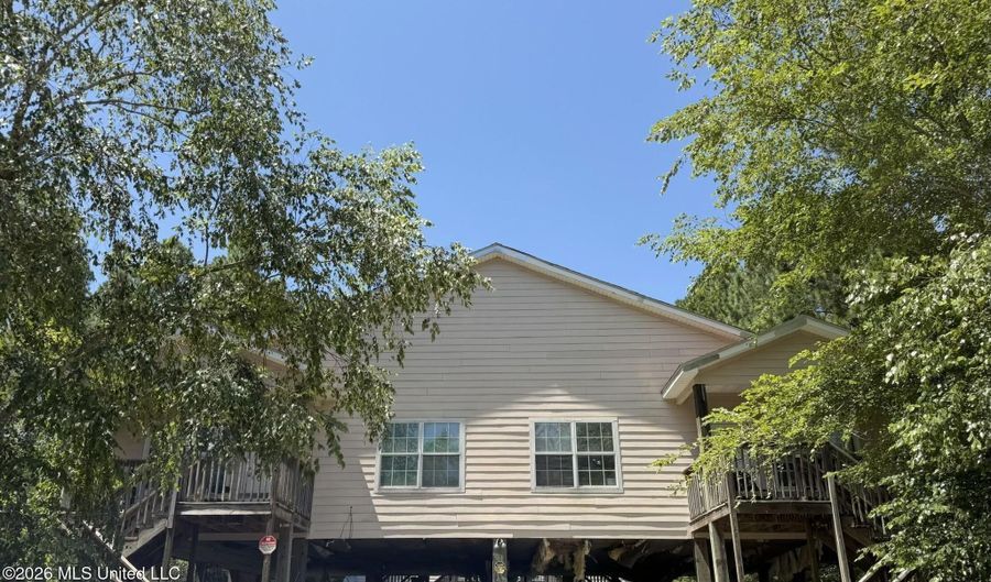 6118 6122 W Oktibbeha St, Bay St. Louis, MS 39520 - 6 Beds, 4 Bath