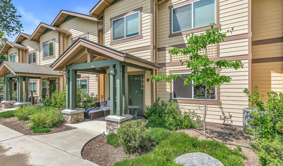 242 Grant St, Ashland, OR 97520 - 2 Beds, 1 Bath