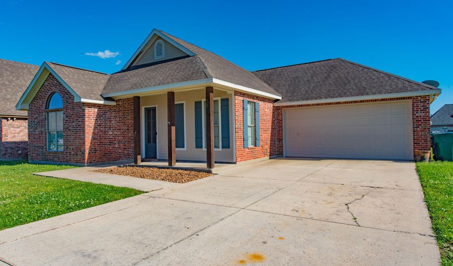 200 Oak Hill Ln, Youngsville, LA 70592 - 3 Beds, 2 Bath