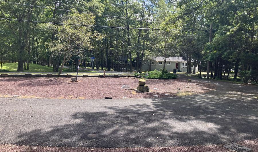 59 Vista Dr, Albrightsville, PA 18210 - 2 Beds, 1 Bath