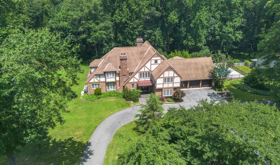 900 TUCKER Ln, Ashton, MD 20861 - 6 Beds, 5 Bath