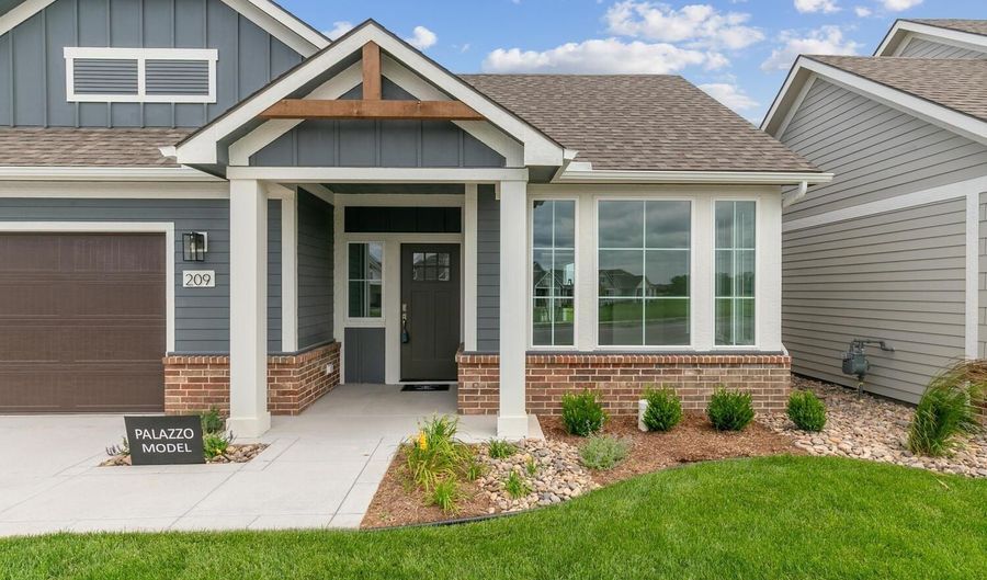 209 W Pepper Tree Rd, Andover, KS 67002 - 2 Beds, 2 Bath