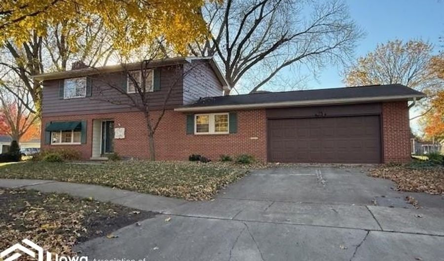 120 S Roan St, Algona, IA 50511 - 3 Beds, 3 Bath