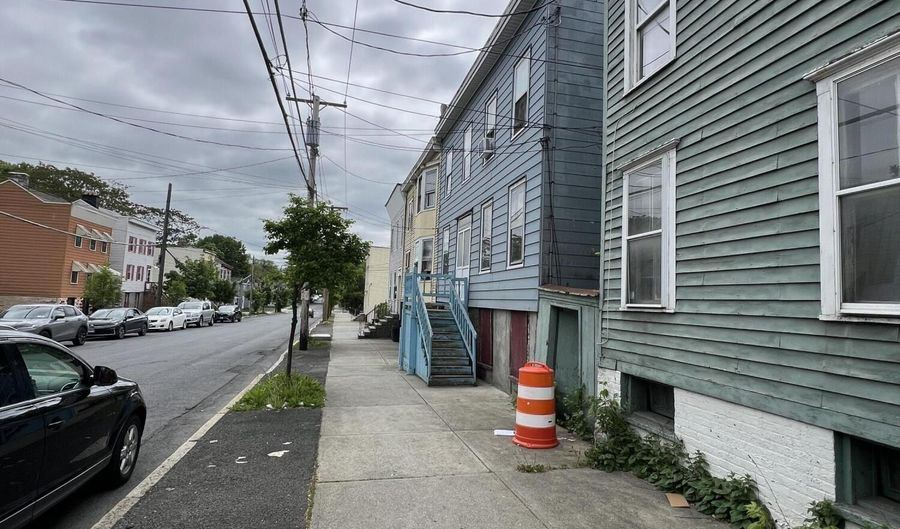 274 Livingston Ave, Albany, NY 12210 - 6 Beds, 2 Bath