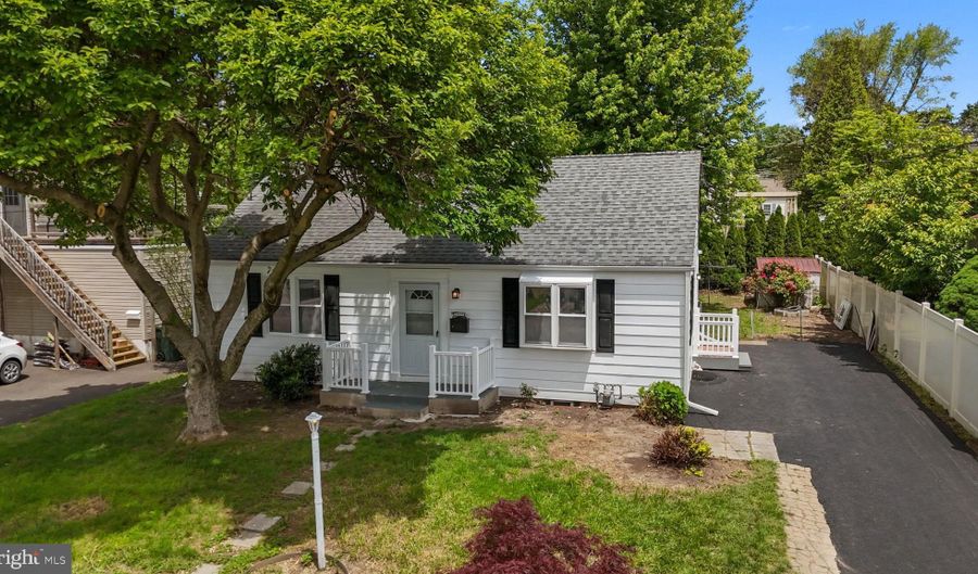 2425 AVONDALE Ave, Abington, PA 19001 - 3 Beds, 2 Bath