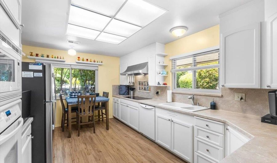 442 Las Casitas Court A, Santa Rosa, CA 95404 - 2 Beds, 2 Bath