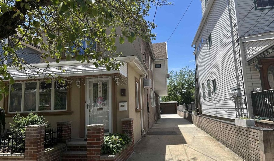44 W 16TH St, Bayonne, NJ 07002 - 5 Beds, 4 Bath
