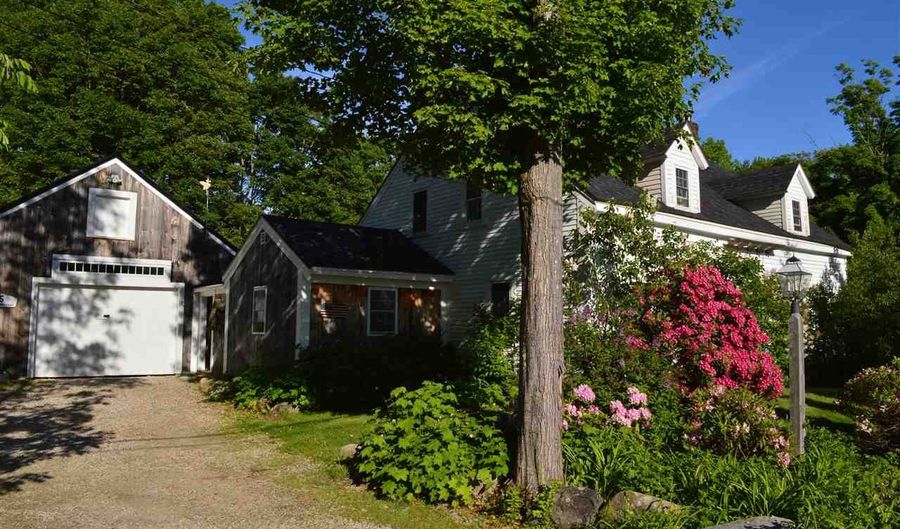 410 Wentworth Rd, Brookfield, NH 03872 - 8 Beds, 5 Bath