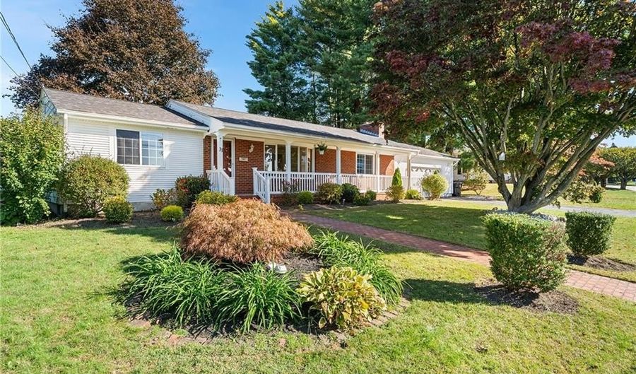 31 Conifer Dr, North Providence, RI 02904 - 2 Beds, 2 Bath