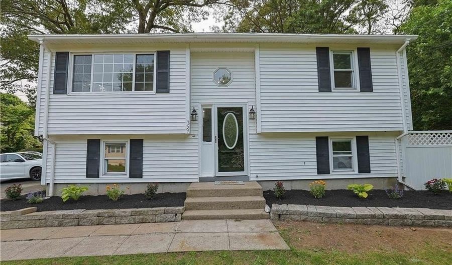 259 Buttonwoods Ave, Warwick, RI 02886 - 3 Beds, 2 Bath