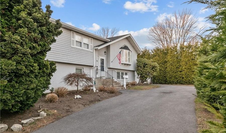 16 Shields St 2, Newport, RI 02840 - 1 Beds, 1 Bath