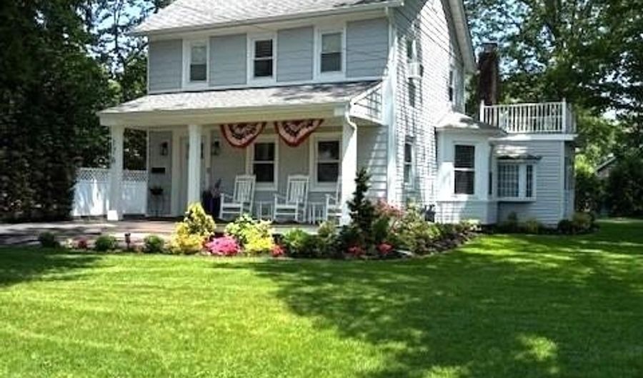 176 Richmond Ave, Amityville, NY 11701 - 3 Beds, 2 Bath
