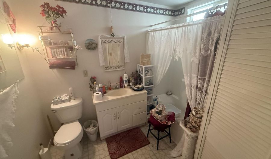 424 Poplar St, Bayard, NM 88026 - 3 Beds, 2 Bath