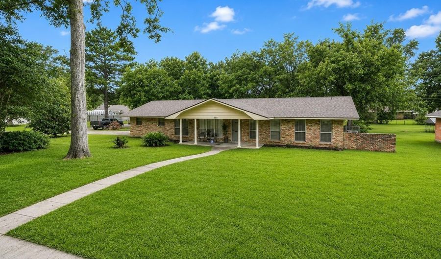 9888 W Tams Dr, Baton Rouge, LA 70815 - 3 Beds, 2 Bath