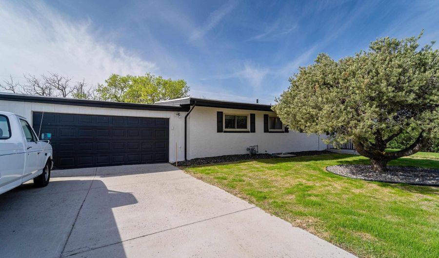 3117 DOUGLAS St, Cheyenne, WY 82009 - 4 Beds, 2 Bath