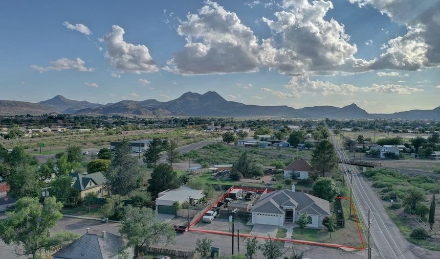 209 N 14th St, Alpine, TX 79830 - 3 Beds, 2 Bath